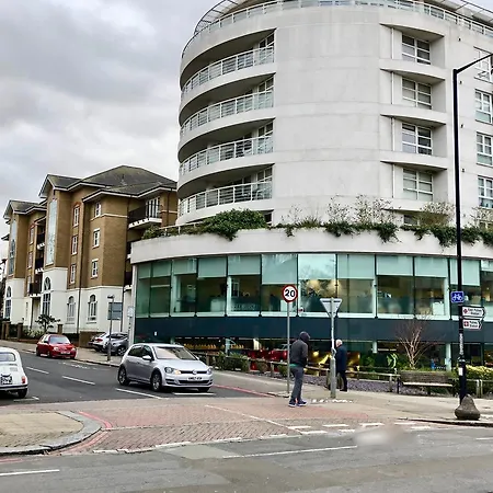 Central apartment 5 mins Putney tube station Londres Extérieur photo