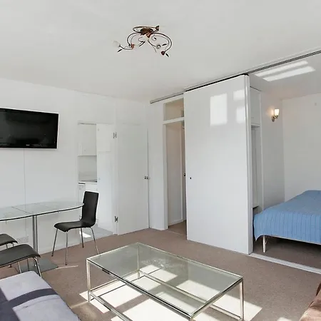 Central apartment 5 mins Putney tube station Londres Extérieur photo