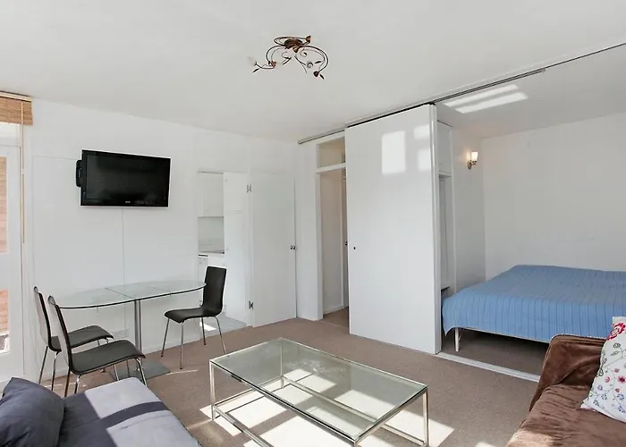 Central apartment 5 mins Putney tube station