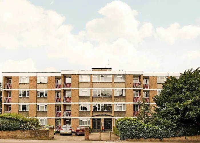 Central apartment 5 mins Putney tube station